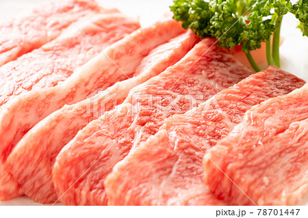 焼肉用牛肉。カルビの中で上級といわれる希少部位「三角バラ」(国産黒毛和牛)。 焼肉用牛肉。カルビの中で上級といわれる希少部位「三角バラ」(国産黒毛和牛)。 78701447