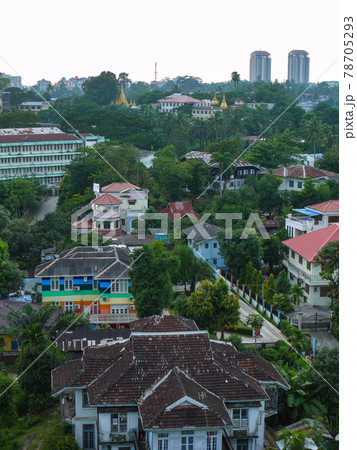 ヤンゴンの住宅街 78705293