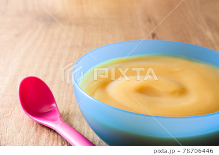 Baby food: colorful bowl of fruit puree Baby food: colorful bowl of fruit puree 78706446