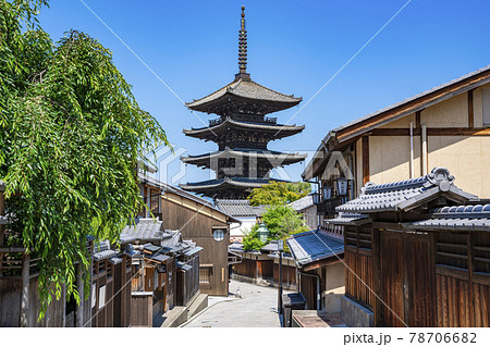 新緑の八坂の塔 78706682