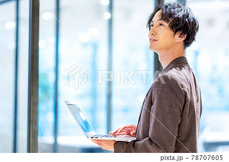 男性エンジニア 撮影協力「+SHIFT NOGIZAKA」 男性エンジニア 撮影協力「+SHIFT NOGIZAKA」 78707605