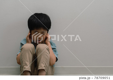 孤独な男の子 78709051