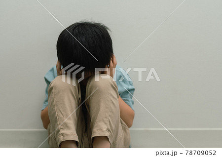 孤独な男の子 78709052