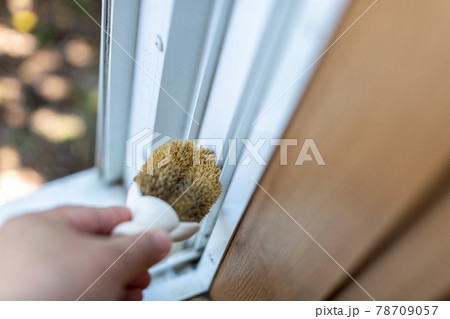 サッシの溝の掃除 78709057