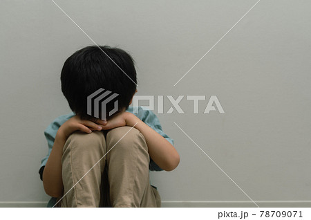 孤独な男の子 78709071