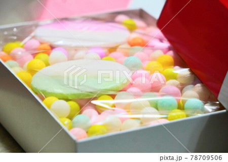 箱入りの7色おいり(香川県の伝統的なお菓子) 箱入りの7色おいり(香川県の伝統的なお菓子) 78709506
