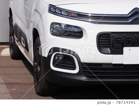 輸入車イメージ　シトロエンC3ベルランゴのフロント部 78714341