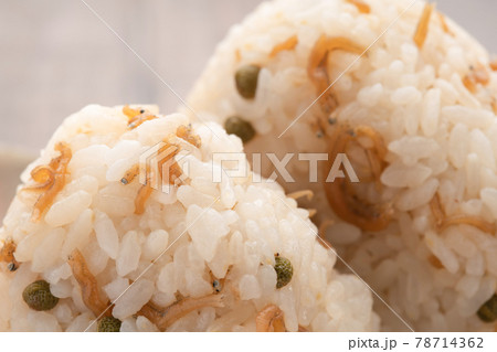 山椒とちりめんじゃこ、おにぎり 78714362