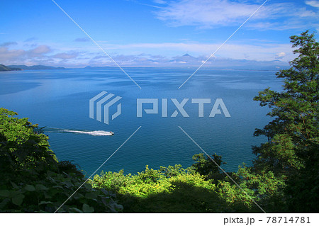 夏の猪苗代湖と磐梯山（福島県郡山市・湖南町） 78714781