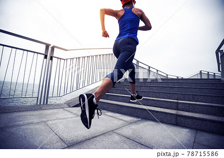 Healthy lifestyle fitness sports woman runner running on seaside trail 78715586