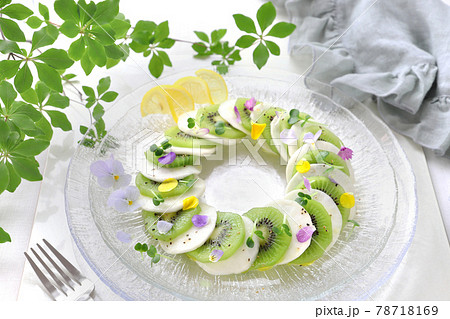 かぶとキウイフルーツのカルパッチョサラダ リースサラダ かぶとキウイフルーツのカルパッチョサラダ リースサラダ 78718169