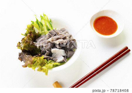 焼肉屋での定番センマイ刺し 78718408