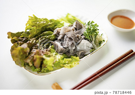 焼肉屋での定番センマイ刺し 78718446