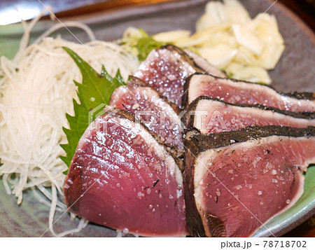 高知名物・カツオの塩たたき 78718702