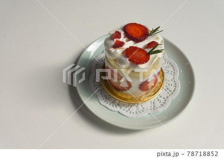Strawberry shortcake with rosemary leaf in cafe Strawberry shortcake with rosemary leaf in cafe 78718852