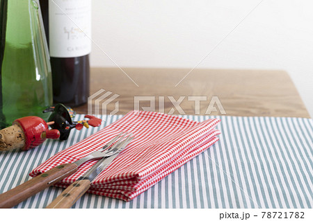ワインのある食卓のイメージ ワインのある食卓のイメージ 78721782