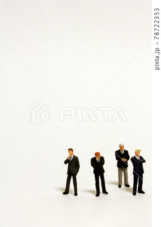 何かを言おうとする人と考え込む人 speaking man & considering men 何かを言おうとする人と考え込む人 speaking man & considering men 78722353