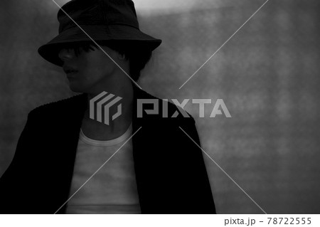 モノクロの男性ポートレート モノクロの男性ポートレート 78722555