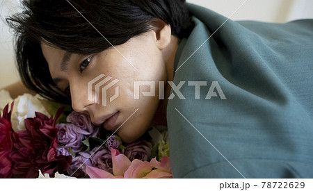 花と男性のポートレート 花と男性のポートレート 78722629