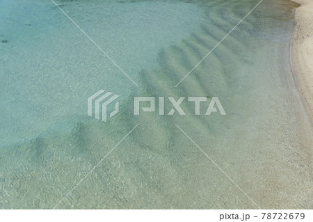 鹿児島県　徳之島の天城町与名間ビーチの波紋 78722679