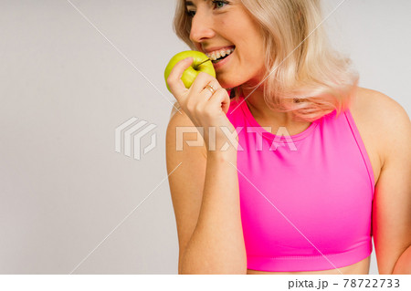 beautiful young sporty muscular woman, isolated against white background beautiful young sporty muscular woman, isolated against white background 78722733
