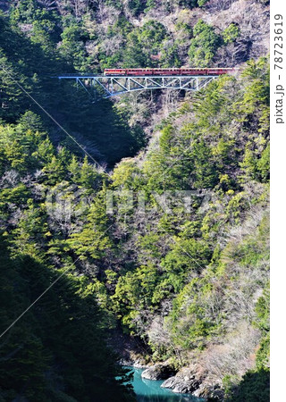 秘境 大井川鐵道井川線 日本一高い関の沢橋梁を渡る 秘境 大井川鐵道井川線 日本一高い関の沢橋梁を渡る 78723619