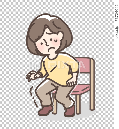 椅子から立ちあがる時に膝がふらつく女性 78724042