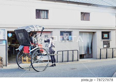 奈良の観光地 ならまち の情景 人力車の写真素材