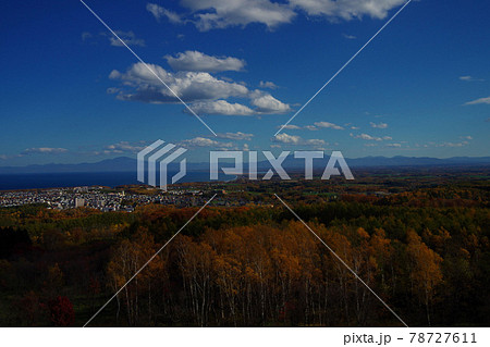 道東の広大な大地と　知床半島 78727611