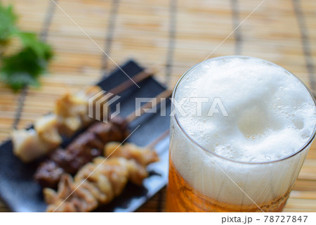 焼き鳥とビールで夏の飲み会イメージの写真素材