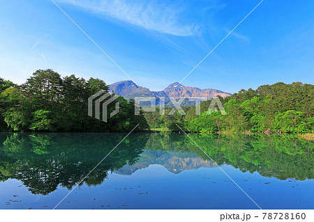 初夏の五色沼「毘沙門沼と磐梯山」（福島県・北塩原村） 78728160
