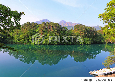 初夏の五色沼「毘沙門沼と磐梯山」（福島県・北塩原村） 78728163
