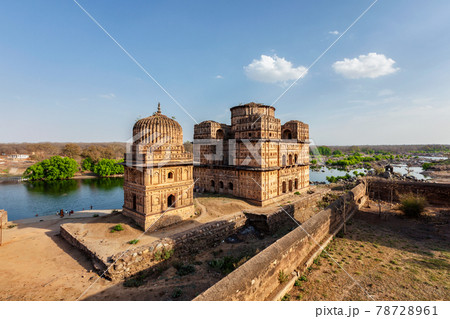 Royal cenotaphs of Orchha 78728961