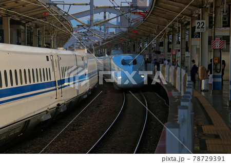 岡山駅に到着する新幹線 岡山駅に到着する新幹線 78729391