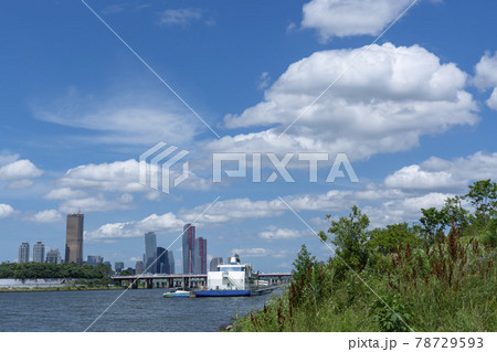 空 現代建築 雲 78729593