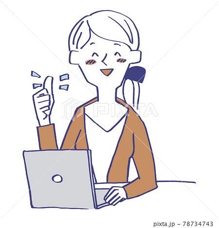 ノートパソコンとサムズアップをしている女性 78734743