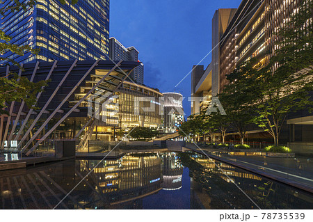 人があまりいないJR大阪駅前うめきた夜景　グランフロント大阪　ヨドバシカメラ 78735539