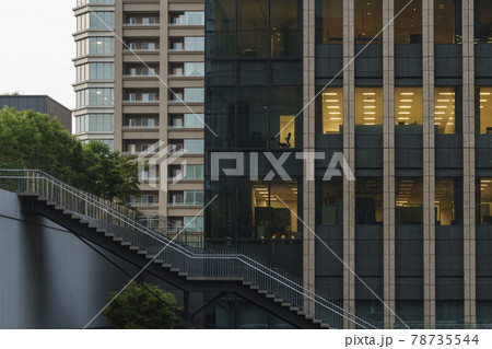 グランフロント北館9Fから見下ろす【大阪都市風景】 78735544