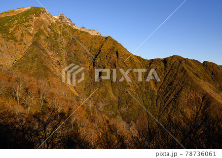 (群馬県)快晴の空と初冬の谷川岳 (群馬県)快晴の空と初冬の谷川岳 78736061