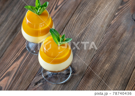 Mango cheesecake Mango cheesecake 78740436