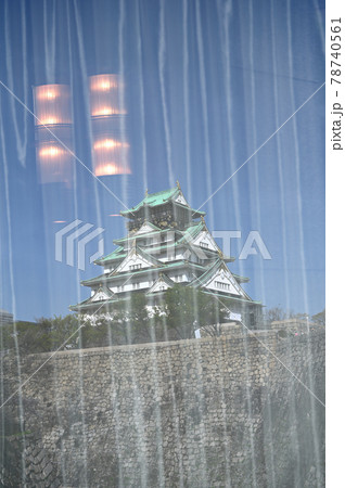 カーテン越しの大阪城天守閣 78740561