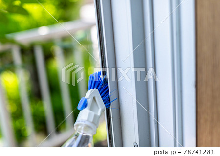 サッシの溝の掃除 サッシの溝の掃除 78741281
