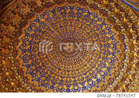 世界遺産レギスタン広場に建つティラカリ・マドラサの天井 世界遺産レギスタン広場に建つティラカリ・マドラサの天井 78741547