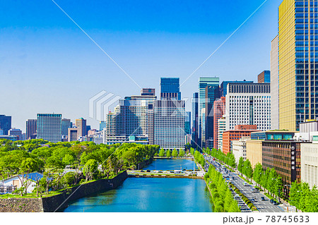 【東京の都市風景】東京皇居前広場と大手町方向の眺望 78745633