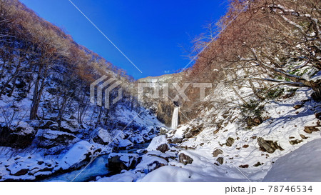 苗名滝の雪景色 78746534
