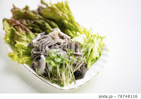 焼肉屋での定番センマイ刺し 78748116