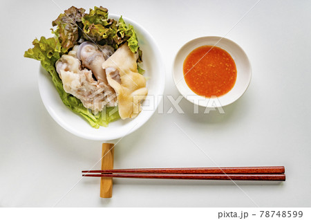 韓国、中国、台湾、沖縄、などでよく食べられてる豚足 78748599