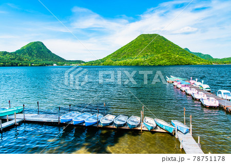 群馬県　初夏の榛名湖と榛名山 78751178