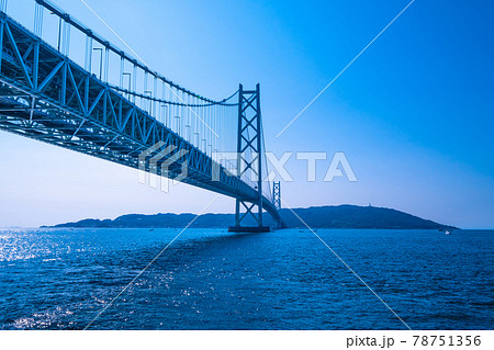 明石海峡大橋と淡路島 78751356