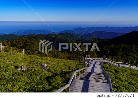 大台ヶ原山から三重県方面、太平洋を望む	 78757071